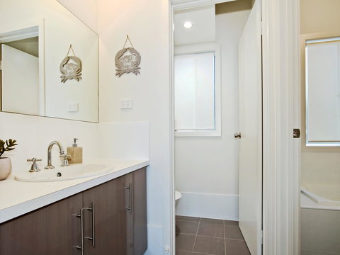 Seas The Day - Accommodation Whitsundays 14