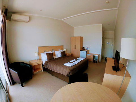 Highway One Motel - Accommodation Whitsundays 11