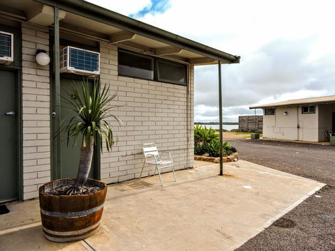 Highway One Motel - Accommodation Whitsundays 15