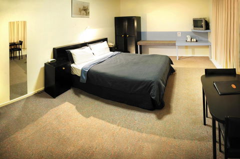 Highway One Motel - Accommodation Whitsundays 2