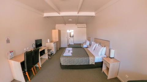 Highway One Motel - Accommodation Whitsundays 3