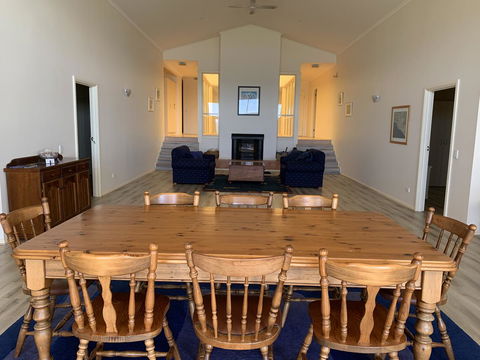 Emu Bay Lodge - Accommodation Whitsundays 3