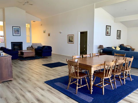 Emu Bay Lodge - Accommodation Whitsundays 7