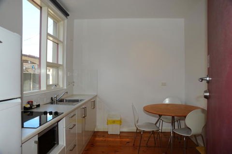 Glenelg Holiday Apartments-Ellis - Accommodation Whitsundays 4