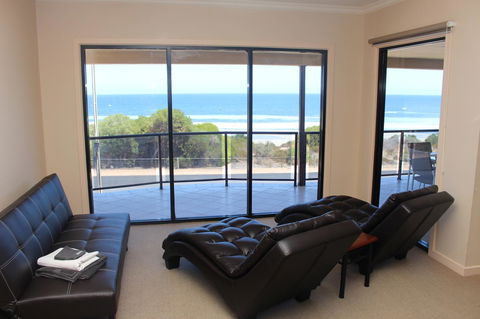 The Lighthouse - Beachfront Accommodation - Accommodation Whitsundays 5