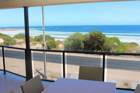 The Lighthouse - Beachfront Accommodation - Accommodation Whitsundays 9
