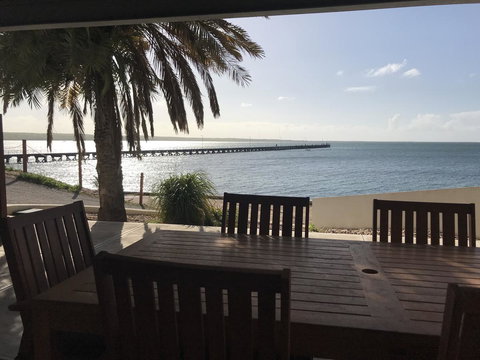 Beachside & Jetty View Apartment 6 - Captain\'s Apt - Accommodation Whitsundays 0