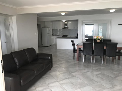 Beachside & Jetty View Apartment 6 - Captain\'s Apt - Accommodation Whitsundays 32