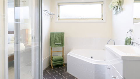 One Tree Bed And Breakfast - Accommodation Whitsundays 9
