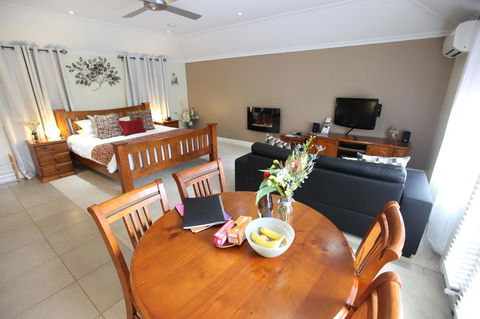 One Tree Bed And Breakfast - Accommodation Whitsundays 16