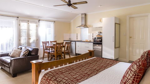 One Tree Bed And Breakfast - Accommodation Whitsundays 17