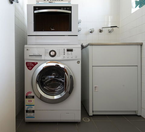 Aurora Holiday Apartment @West Beach - Accommodation Whitsundays 25
