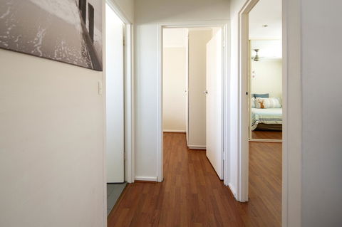 Aurora Holiday Apartment @West Beach - Accommodation Whitsundays 5