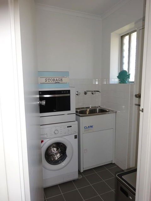 Aurora Holiday Apartment @West Beach - Accommodation Whitsundays 24