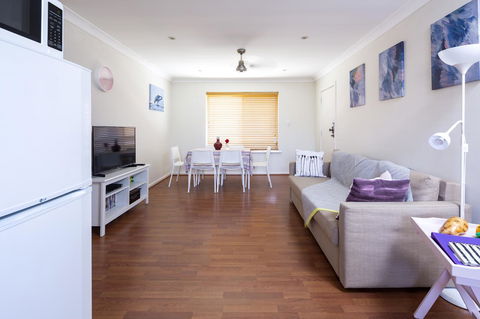 Aurora Holiday Apartment @West Beach - Accommodation Whitsundays 3