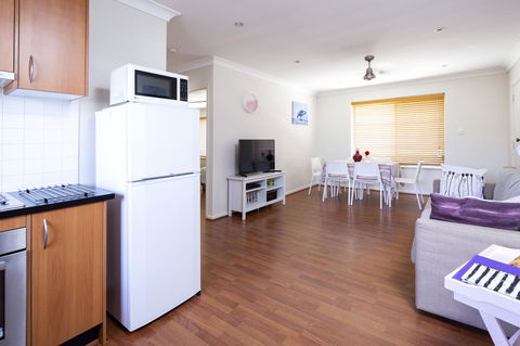 Aurora Holiday Apartment @West Beach - Accommodation Whitsundays 1