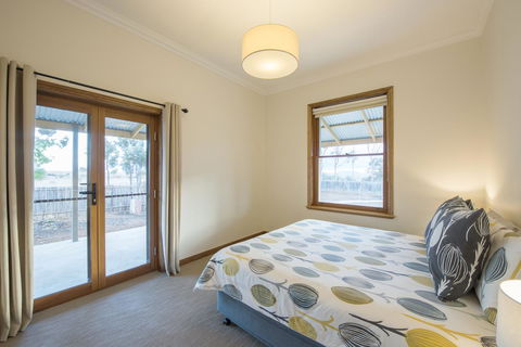Flinders Bush Retreats - Accommodation Whitsundays 0