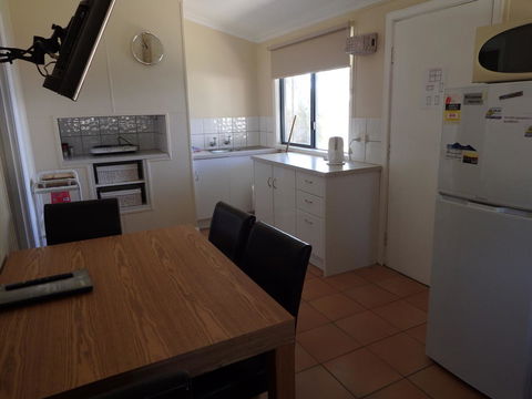 Lazy Lobster Holiday Units & Chalets - Accommodation Whitsundays 6