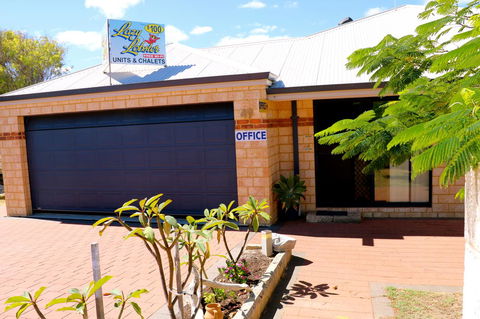Lazy Lobster Holiday Units & Chalets - Accommodation Whitsundays 17