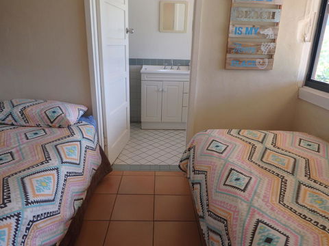 Lazy Lobster Holiday Units & Chalets - Accommodation Whitsundays 2