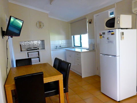 Lazy Lobster Holiday Units & Chalets - Accommodation Whitsundays 24