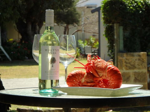 Lazy Lobster Holiday Units & Chalets - Accommodation Whitsundays 0