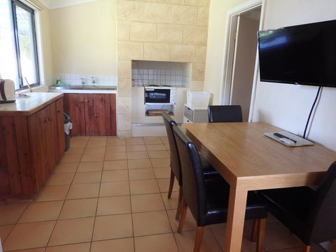 Lazy Lobster Holiday Units & Chalets - Accommodation Whitsundays 4