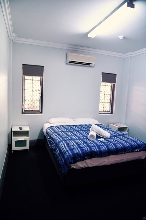 The Emperors Crown Hostel - Accommodation Whitsundays 27