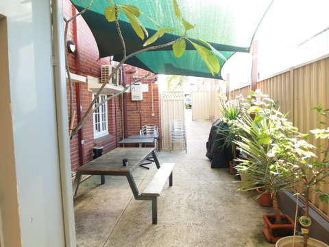 The Emperors Crown Hostel - Accommodation Whitsundays 17