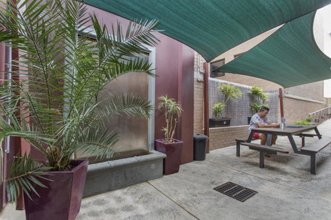 The Emperors Crown Hostel - Accommodation Whitsundays 12