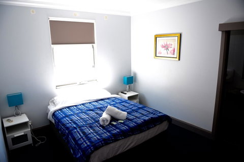 The Emperors Crown Hostel - Accommodation Whitsundays 29
