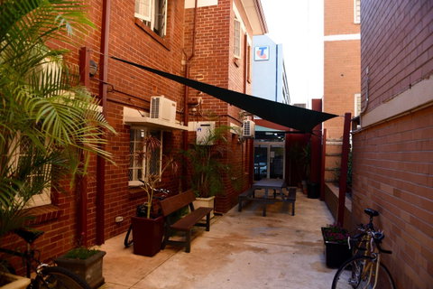 The Emperors Crown Hostel - Accommodation Whitsundays 10