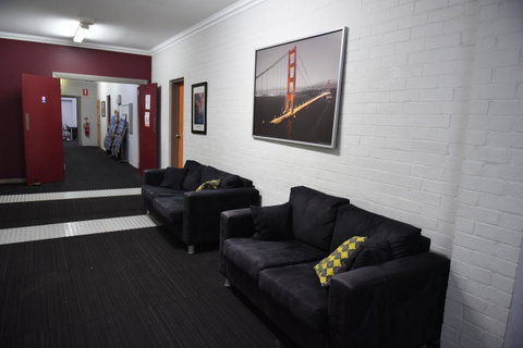 The Emperors Crown Hostel - Accommodation Whitsundays 9