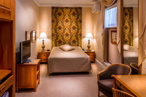 European Hotel - Accommodation Whitsundays 11