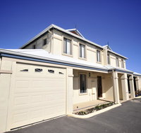 Palm Beach Manor - Accommodation Whitsundays