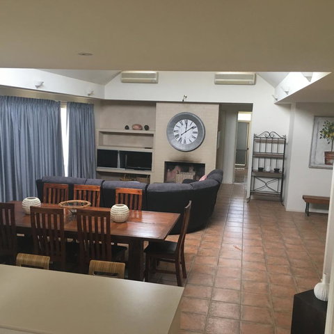 Grapevines Boutique Accommodation - Accommodation Whitsundays 4