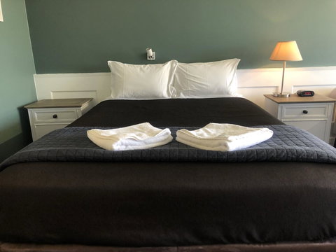 Dog Rock Motel - Accommodation Whitsundays 9