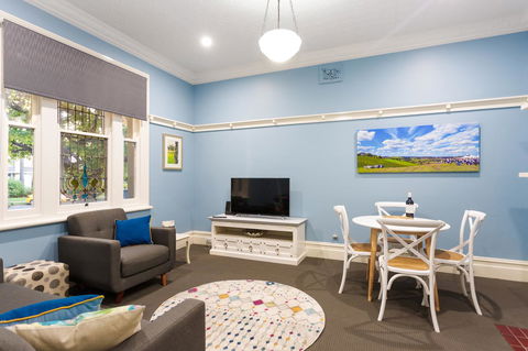 Blue Door Apartments - Accommodation Whitsundays 2
