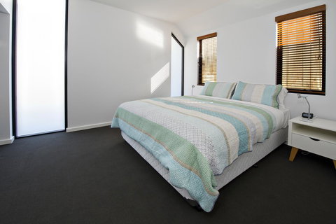 Margaret River Bungalow-1-street - Pet Friendly - Accommodation Whitsundays 7