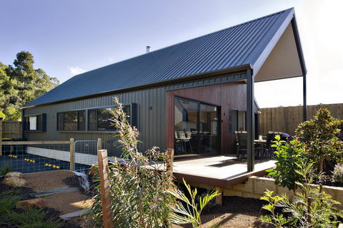 Margaret River Bungalow-1-street - Pet Friendly - Accommodation Whitsundays 1