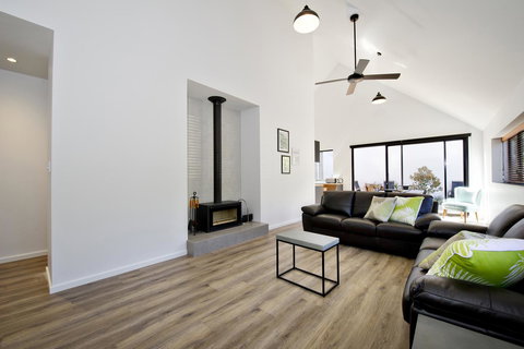 Margaret River Bungalow-1-street - Pet Friendly - Accommodation Whitsundays 6