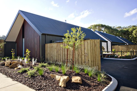 Margaret River Bungalow-1-street - Pet Friendly - Accommodation Whitsundays 2