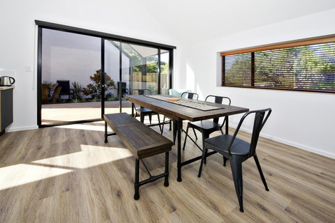 Margaret River Bungalow-1-street - Pet Friendly - Accommodation Whitsundays 10