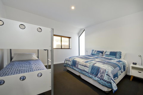 Margaret River Bungalow-1-street - Pet Friendly - Accommodation Whitsundays 4