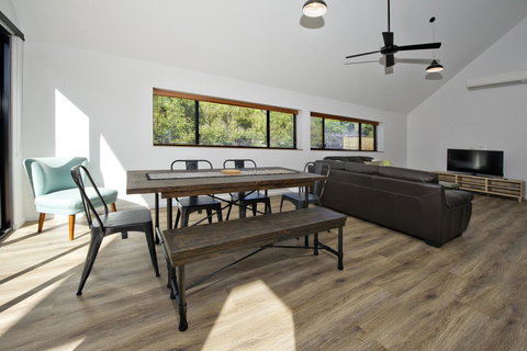 Margaret River Bungalow-1-street - Pet Friendly - Accommodation Whitsundays 9