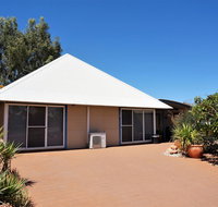 Osprey Holiday Village Unit 110 - Wake up to the birds in your 4 poster bed with a view - Accommodation Whitsundays