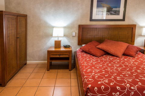 The Continental Hotel - Accommodation Whitsundays 2