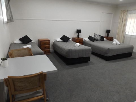 Ben Chifley Motor Inn - Accommodation Whitsundays 8