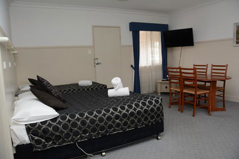 Ben Chifley Motor Inn - Accommodation Whitsundays 20