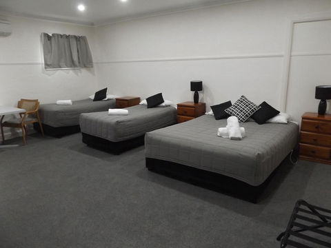 Ben Chifley Motor Inn - Accommodation Whitsundays 1